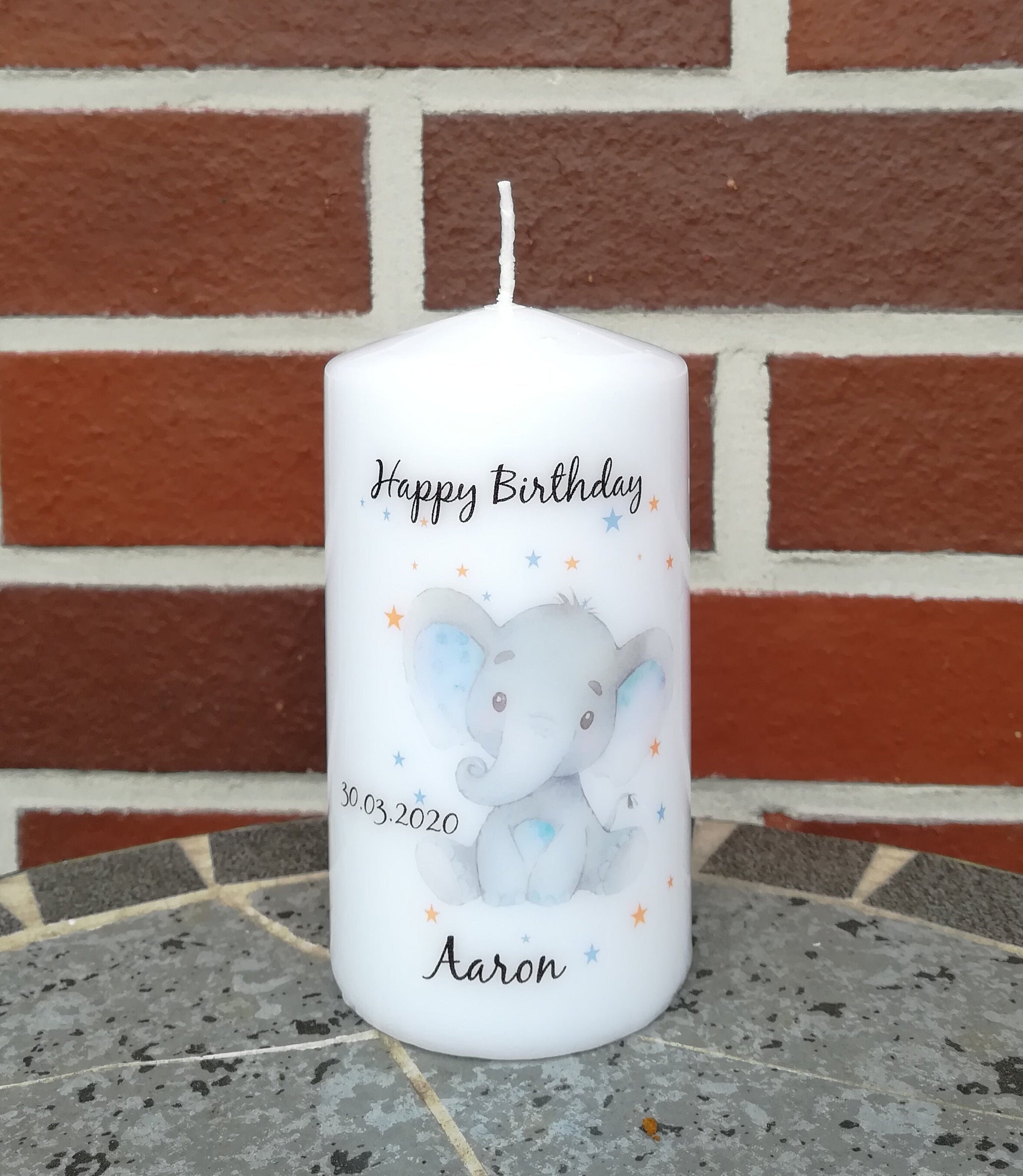 Geburtstagskerze/ Geburtskerze personalisiert mit Namen und Geburtsdatum "kleiner Elefant/Sterne" / Geburt/ Taufe/ Geburtstag