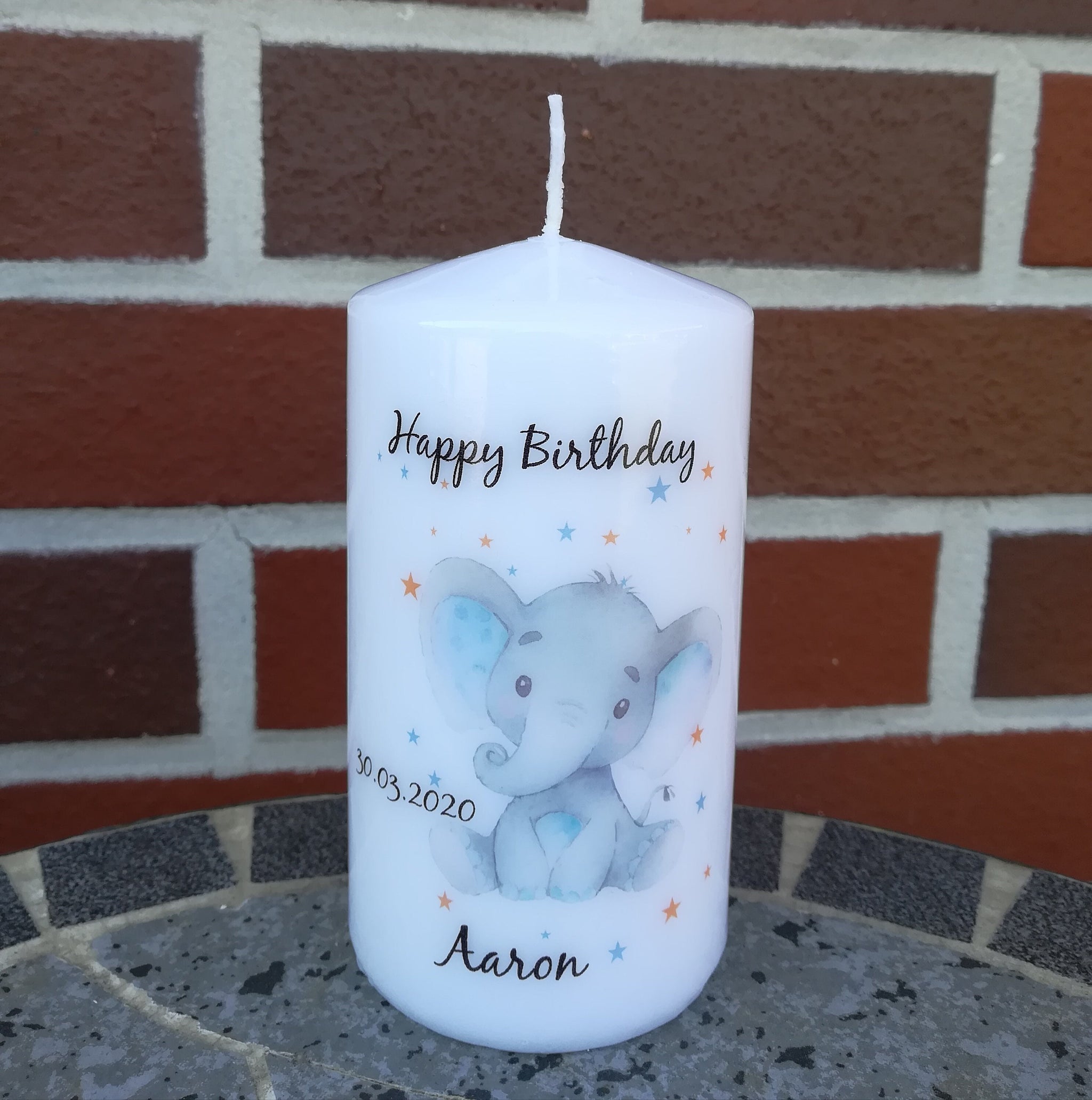 Geburtstagskerze/ Geburtskerze personalisiert mit Namen und Geburtsdatum "kleiner Elefant/Sterne" / Geburt/ Taufe/ Geburtstag
