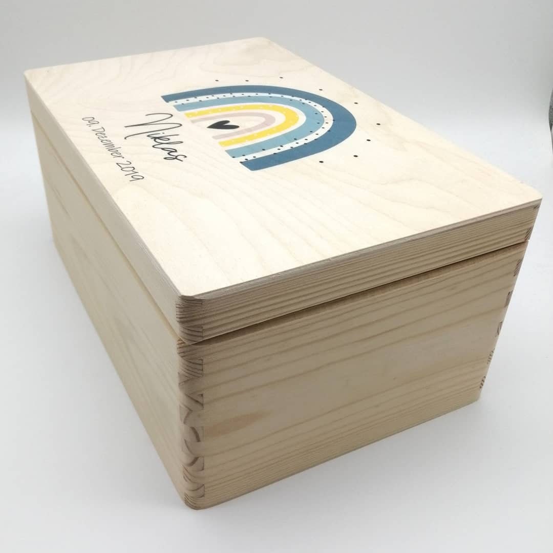 Erinnerungskiste Baby mit Namen "Regenbogen blau" Geburtsdatum Erinnerungsbox für Kinder, Taufgeschenk Erinnerungen, Geschenkidee zur Geburt