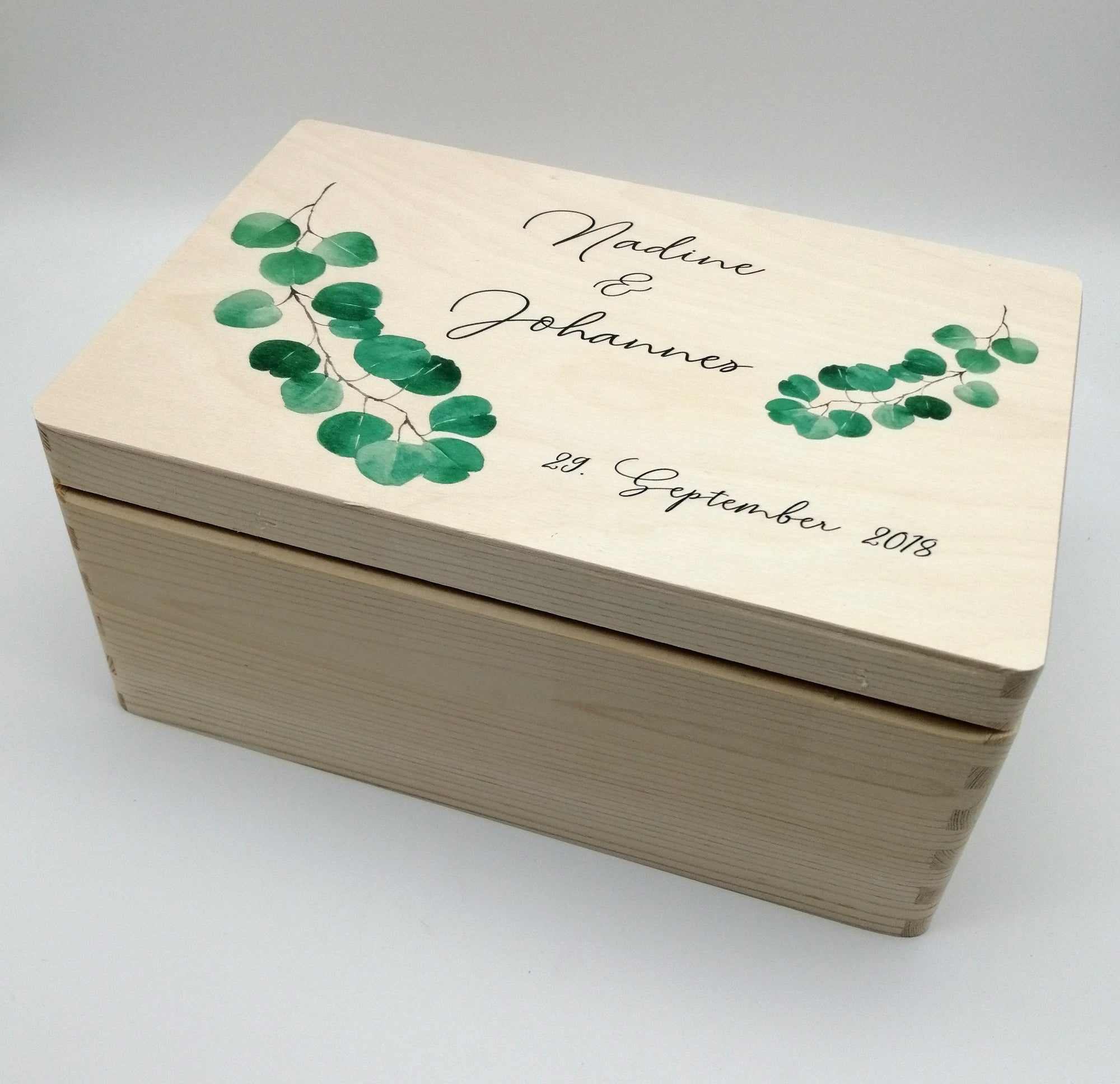 Erinnerungskiste Hochzeit mit Namen "Eukalyptus" Hochzeitsdatum Erinnerungsbox zur Trauung