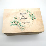 Erinnerungskiste Hochzeit mit Namen "Rahmen Blätter" Hochzeitsdatum Erinnerungsbox zur Trauung Geschenk zur Hochzeit personalisierte Holzbox