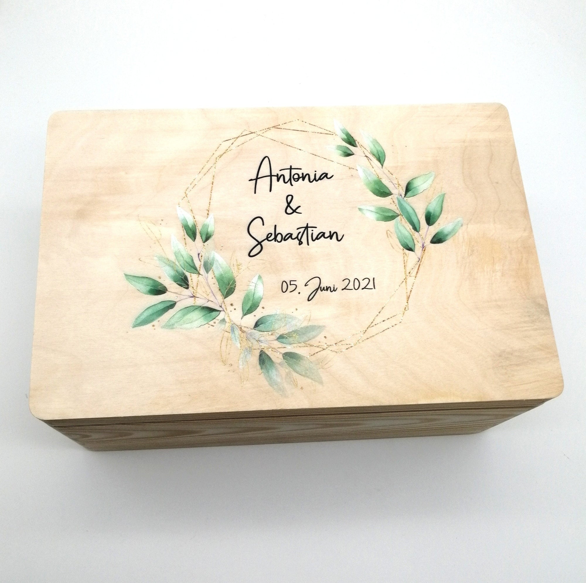 Erinnerungskiste Hochzeit mit Namen "Rahmen Blätter" Hochzeitsdatum Erinnerungsbox zur Trauung Geschenk zur Hochzeit personalisierte Holzbox
