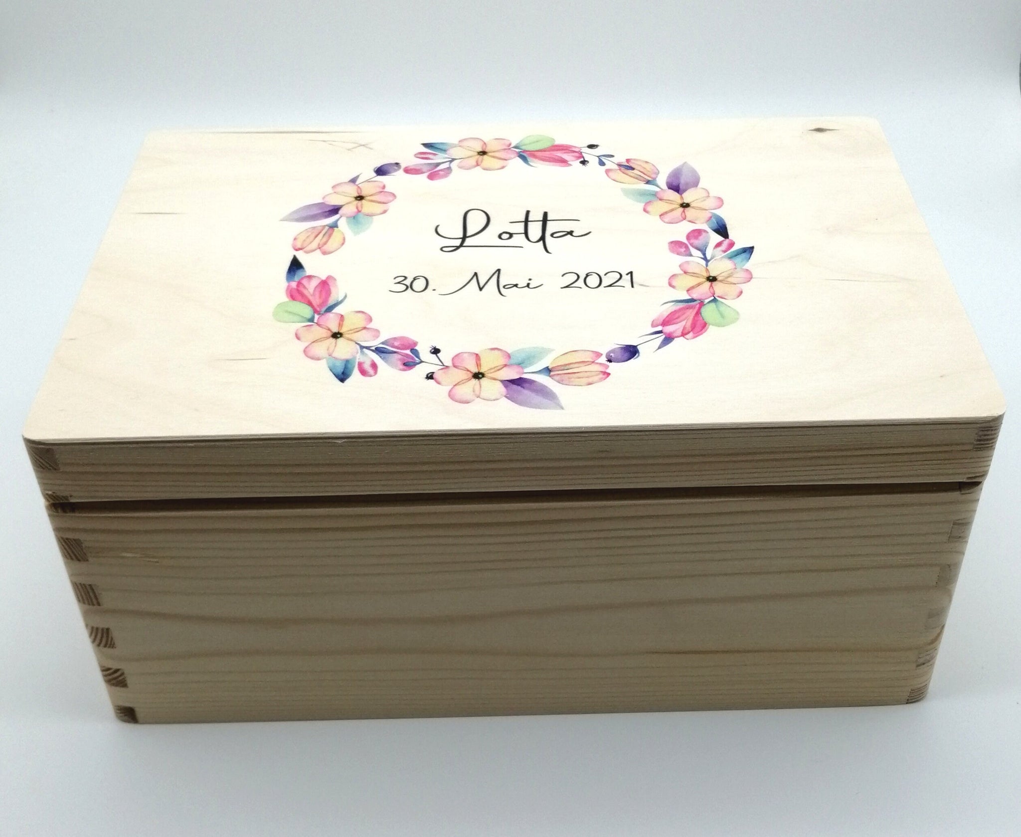 Erinnerungskiste Baby mit Namen "Blumenkranz" Geburtsdatum Erinnerungsbox für Kinder