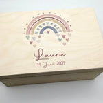 Erinnerungskiste Baby mit Namen "Regenbogen Herz" Erinnerungskiste Kinder, Erinnerungsbox bedruckt, Taufgeschenk, Geschenk zur Geburt, Baby