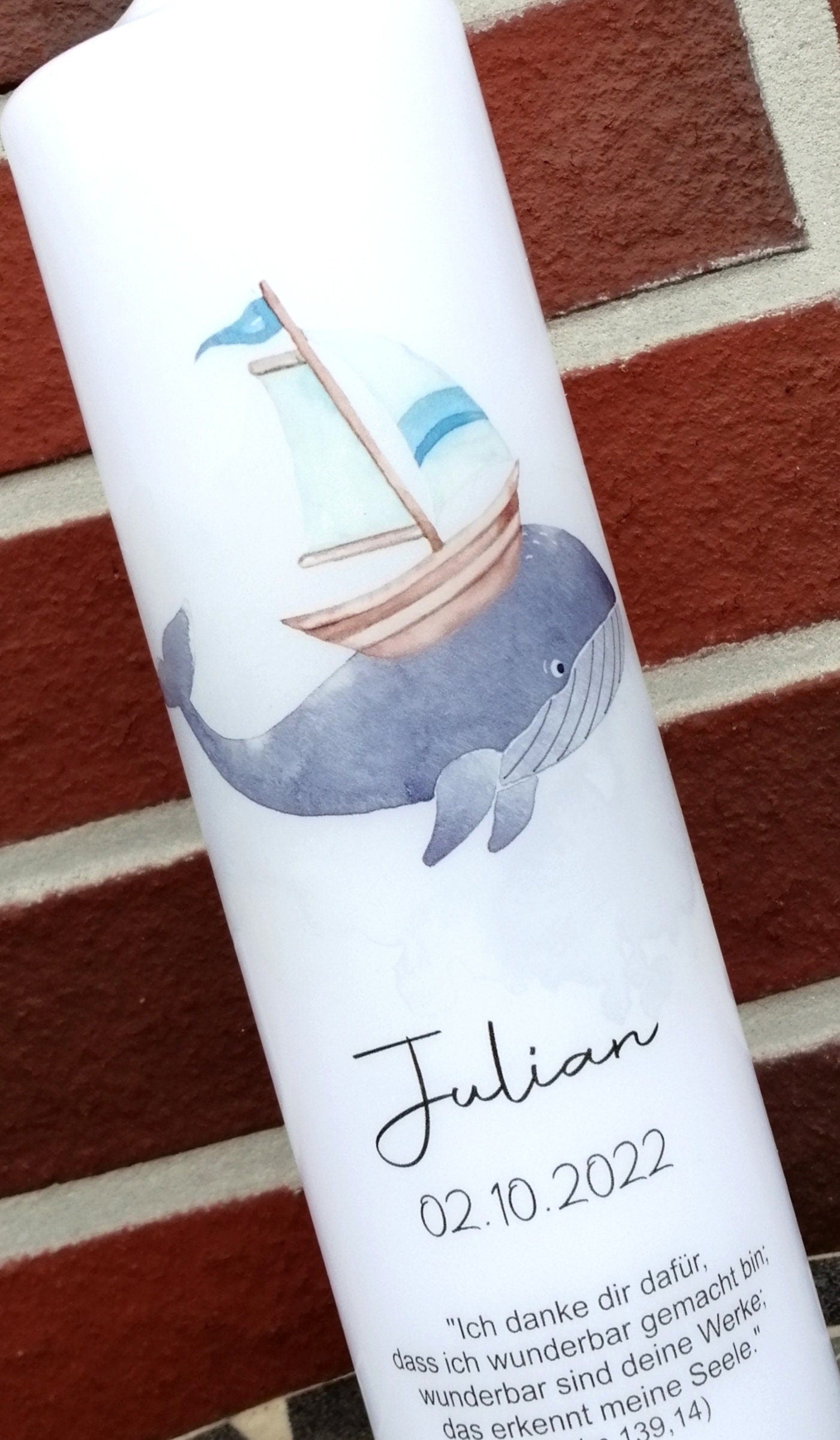Taufkerze personalisiert mit Namen Datum und Taufspruch "Wal Boot", Junge/ Mädchen