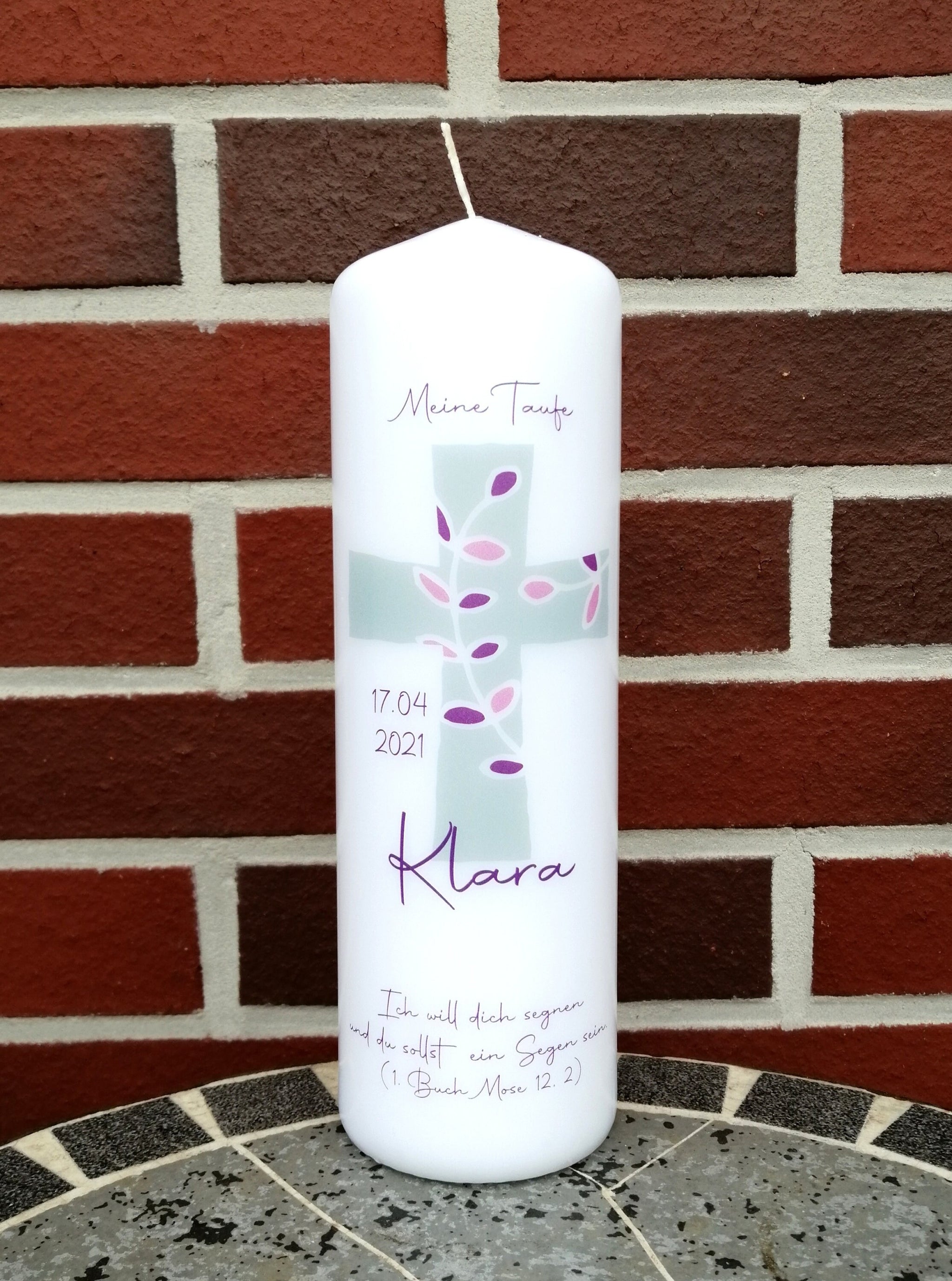Taufkerze personalisiert mit Namen Datum und Taufspruch "Kreuz Ranke lila", Junge/ Mädchen
