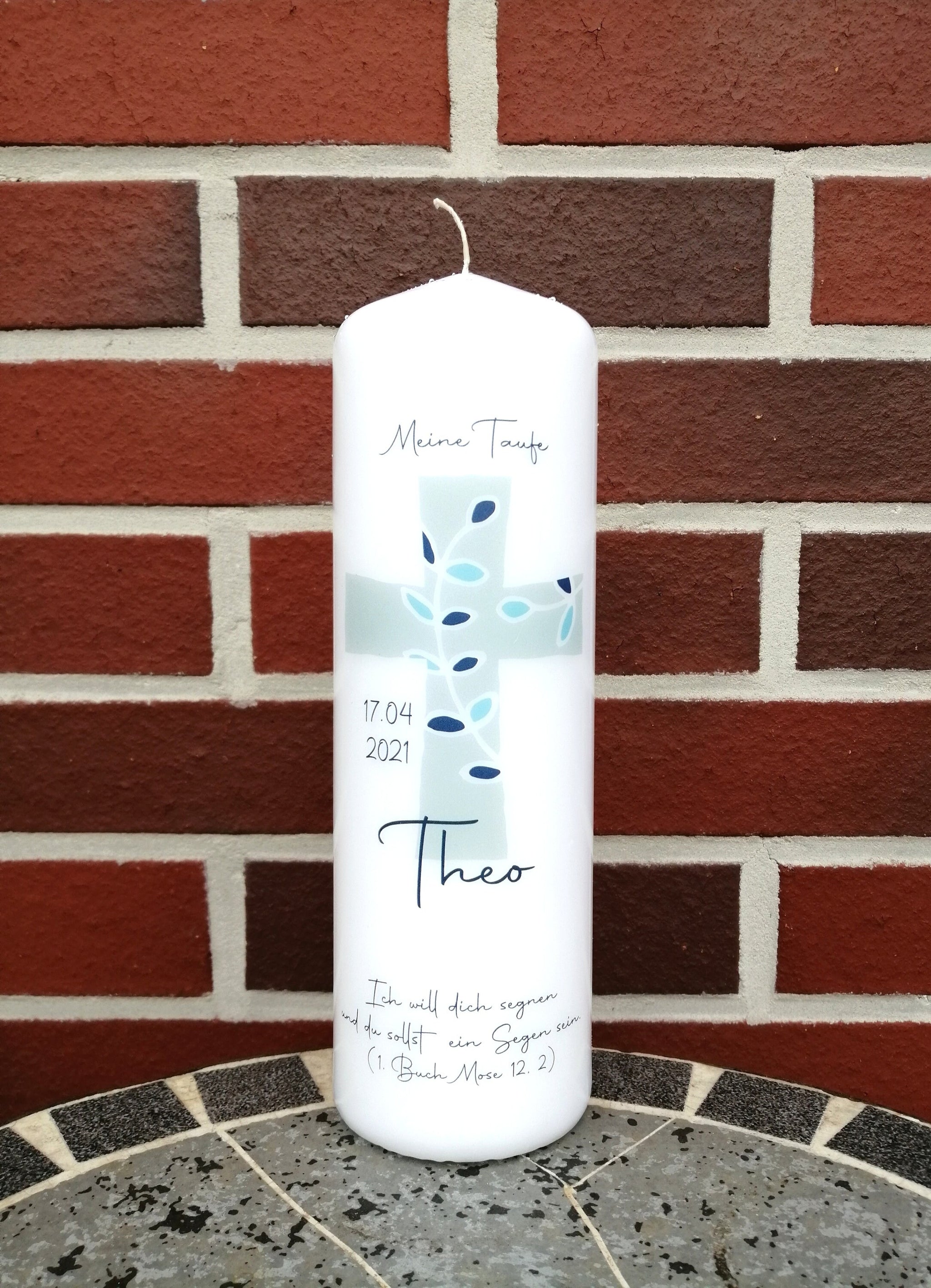 Taufkerze personalisiert mit Namen Datum und Taufspruch "Kreuz Ranke blau", Junge/ Mädchen