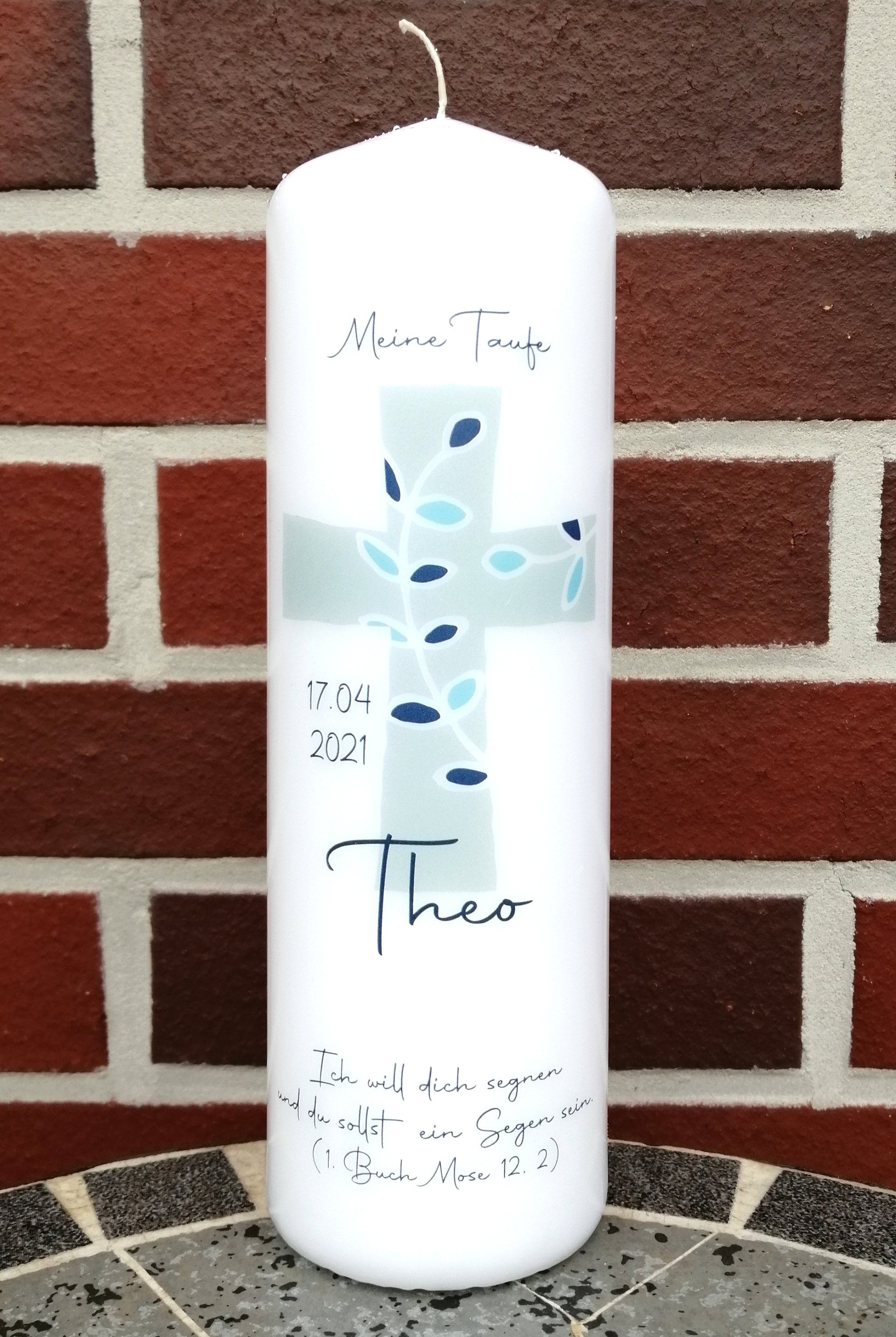 Taufkerze personalisiert mit Namen Datum und Taufspruch "Kreuz Ranke blau", Junge/ Mädchen