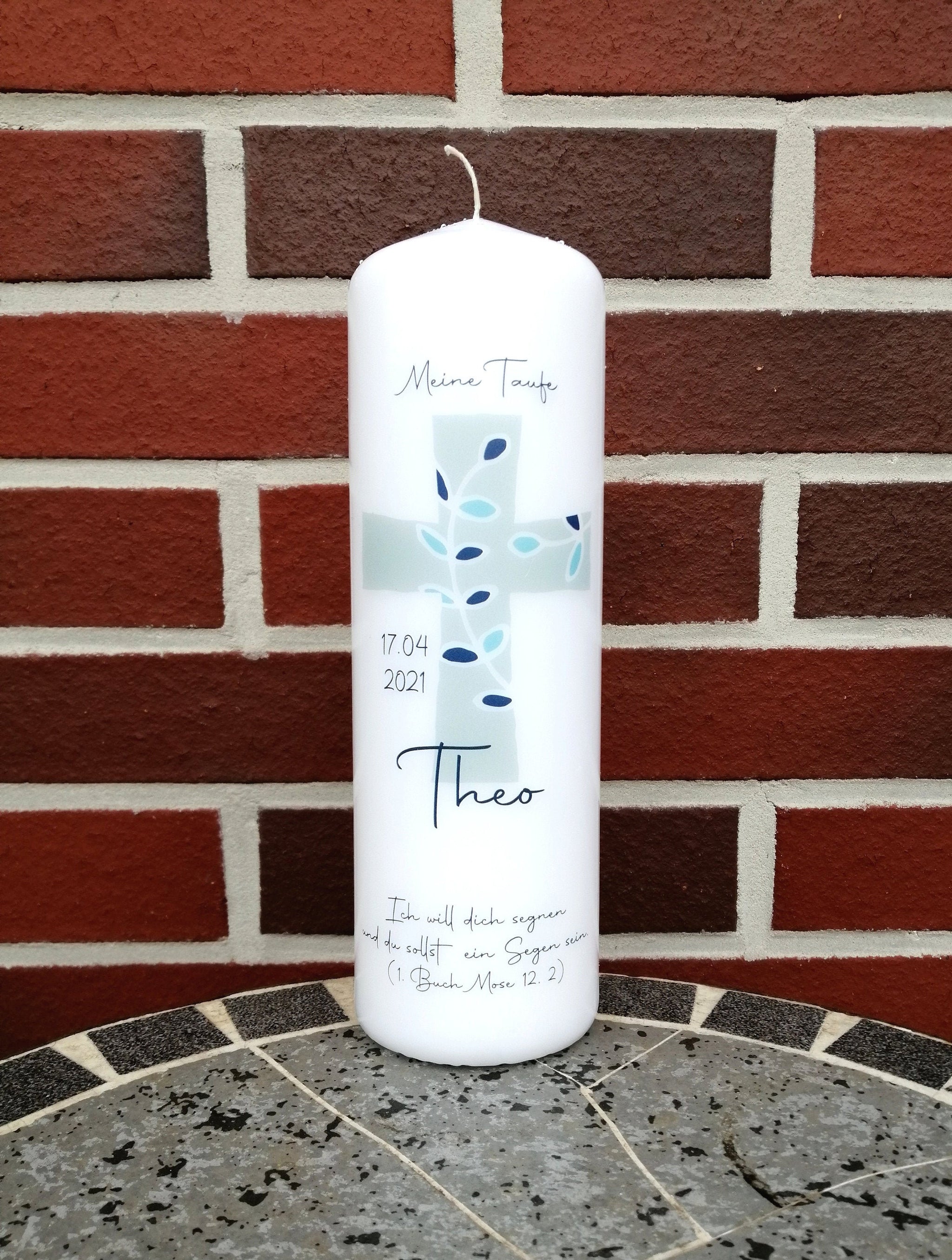 Taufkerze personalisiert mit Namen Datum und Taufspruch "Kreuz Ranke blau", Junge/ Mädchen