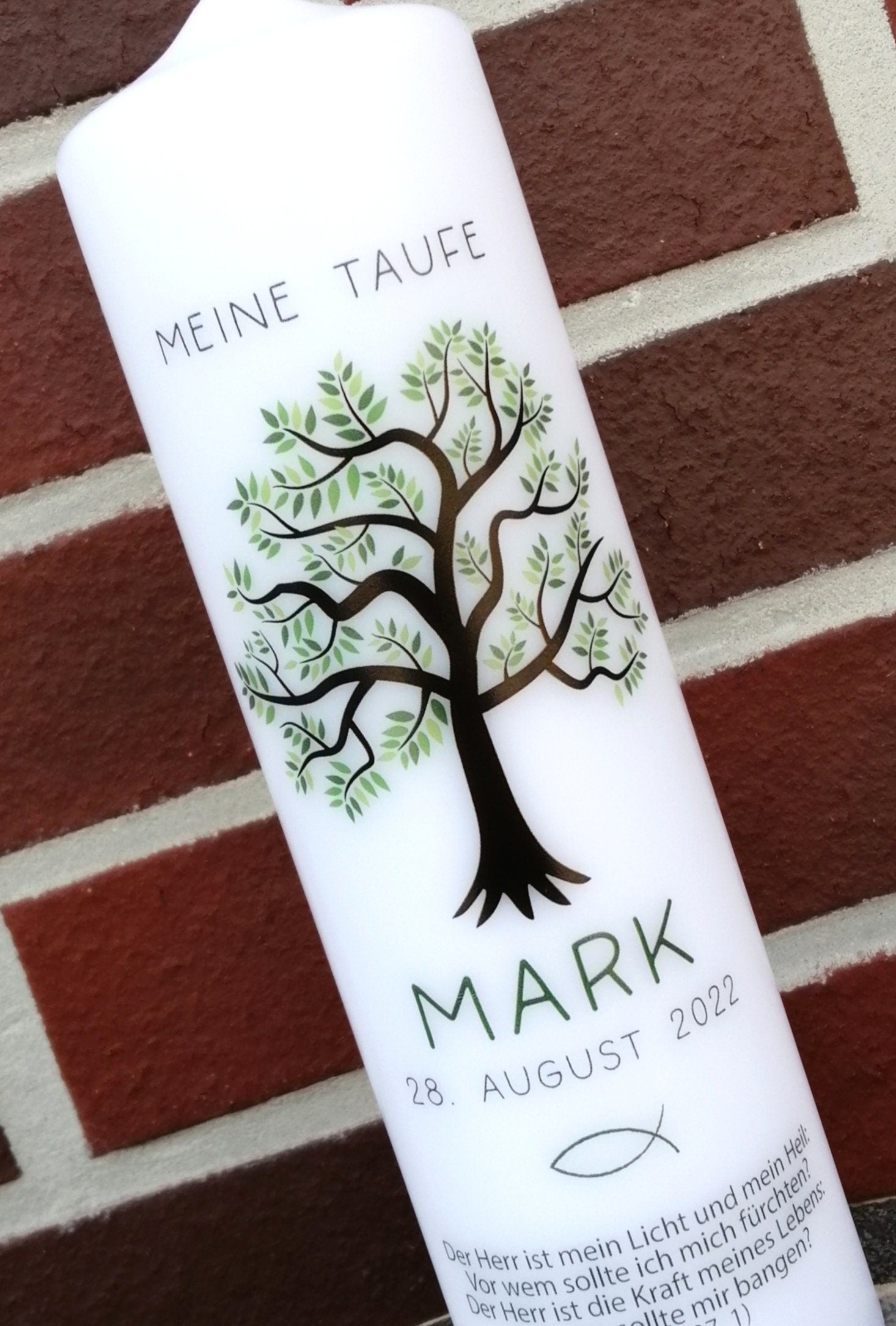 Taufkerze personalisiert mit Namen Datum und Taufspruch "Olivenbaum/ Fisch", Junge/ Mädchen