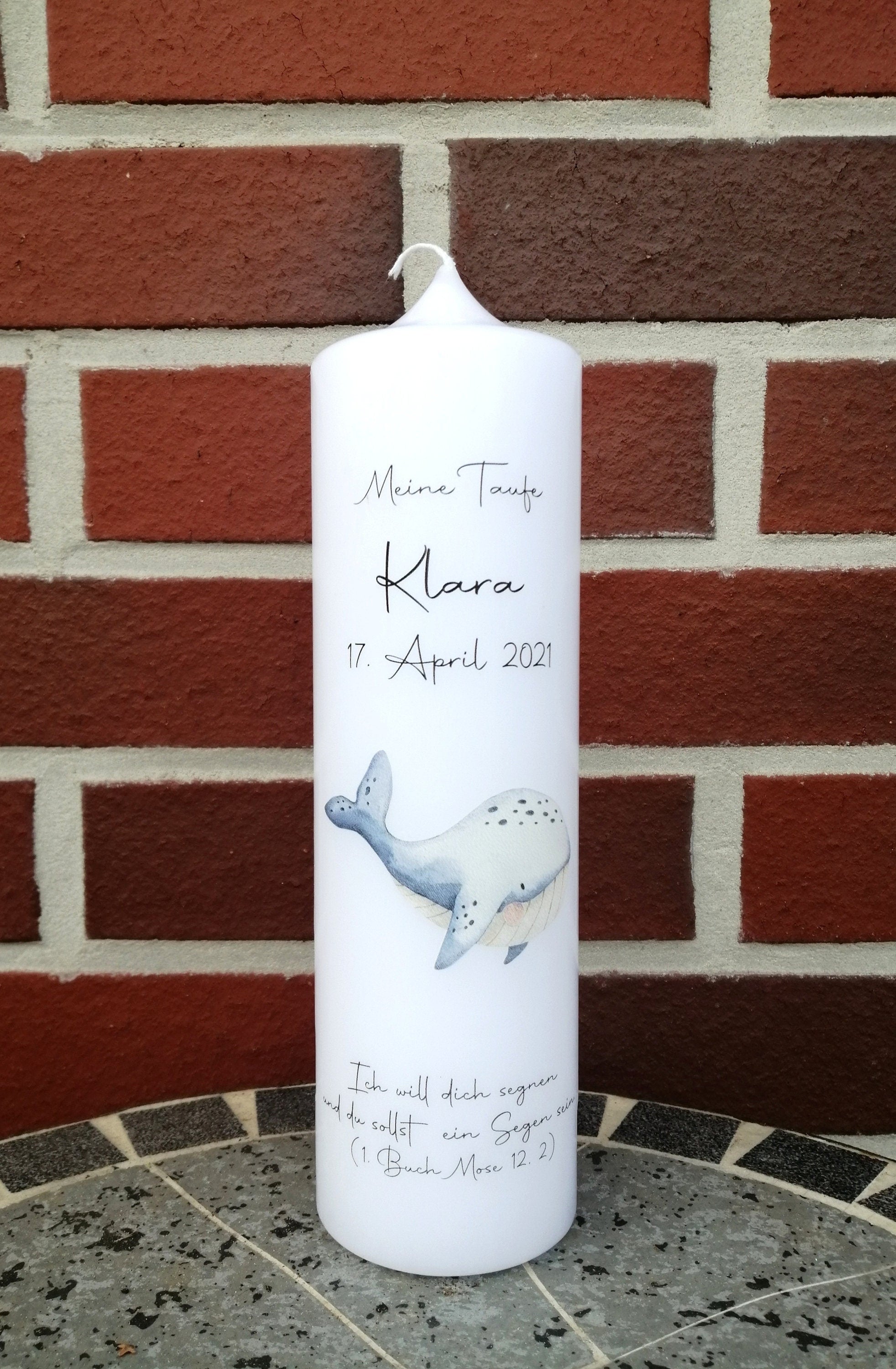 Taufkerze personalisiert mit Namen Datum und Taufspruch "Wal 5", Junge/ Mädchen